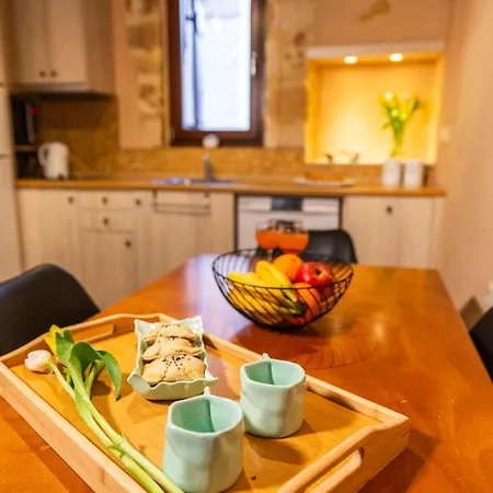 Athena's House ハニア